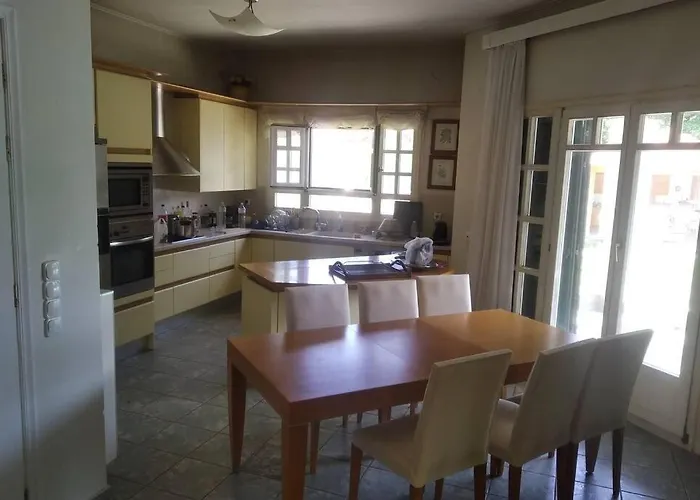 Mega Pool And Bbq Villa Kato Diminio